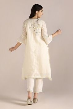 Off-white tunic with camelia flower print and crochet lace embroidered cutwork border. - Aza Fashions White Tunic Sets For Summer, Off White Floral Embroidered Kurta For Spring, Spring Tunic Sets With Resham Embroidery, Spring Sets With Resham Embroidery Tunic, White Linen Fitted Kurta, White Fitted Linen Kurta, Traditional Lace Trim Set For Spring, Traditional Spring Sets With Lace Trim, Festive White Sets With Embroidered Hem