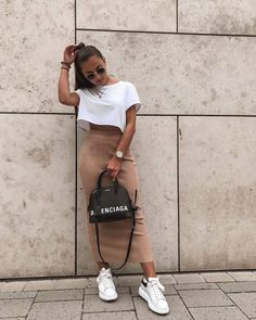 Car Outfit, Rok Outfit, Food Coma, Rock Outfit, Skirt And Sneakers, Cute Crop Tops, 80s Fashion, Daily News, Looks Vintage