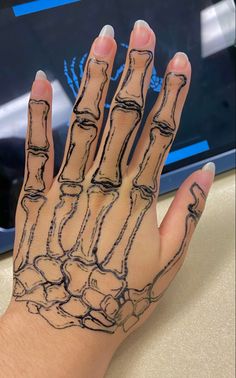 Skellington Hand Drawing, Hand Skull Drawing, Skeleton Drawing On Hand, Skeletal Hand Drawing, Drawing A Skeleton Hand On My Hand, Scelotin Hand Drawing, Fake Tattoos To Draw On Yourself, How To Draw A Skeleton Hand On Paper, Bones On Hand