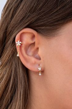 The CZ Butterfly are butterfly shaped huggie hoop earrings with cubic zirconias and a dangling charm. These tiny, modern, minimalist-style earrings can be worn daily as well as on special occasions. Perfect for a gift! Features: * Inner diameter: 8 mm. * Outer diameter: 9.5 mm. * They are sold in singles and in pairs. Both options are available on the dropdown menu. * All of our jewelry is made with sterling silver (925 mm) and our gold jewelry is gold plated in 18K gold. Nickel free. Packaging: Hyderabadi Jewelry, Ear Cuff Earrings, Seashell Pendants, Ear Jacket Earring, Wrap Earrings, Ear Cuff Earings, Circle Earrings Studs, Bridal Gold Jewellery Designs, Gold Earrings Designs