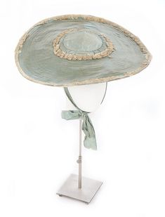 A pale blue silk ‘bèrgere’ hat, Engish, c. 1750-60 Rococo Hat, 1750s Fashion, Georgian Women, Taffeta Gown, Colonial Dress