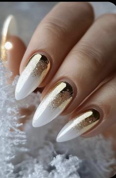 Christmas Matte Nail Ideas, Winter White Gel Nails, Trending Winter Nails 2024, Black White Glitter Nails, Almond Shape Holiday Nails, New Year Eve Nails Design 2024, Nails 2024 Christmas, Short Nails Sparkle, Christmas Almond Shaped Nails