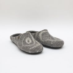 Felted slippers for men in grey, with a stone pattern. The slippers can be an excellent gift for Christmas, birthday, or Housewarming. These natural slippers are made by hand using just homemade olive soap and warm water. They can be created for you! Felted clogs will be decorated with brass rivets with our logo. If you have allergy for metal please inform us. The non-slip sole is covered with natural latex. Now slippers are also available in rubber soles. Please follow the link if interested ht House Slide, Felt House, Men Slippers, Slippers For Men, Felted Slippers, Wool Slippers, Home Shoes, Barefoot Shoes, Stone Pattern