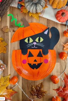 Explore the magic of fall with these charming pumpkin patch activities for preschoolers. Includes pumpkin painting, sensory bins, and pumpkin picking. Fall Halloween Decorations, Halloween Pumpkin Crafts, Pumpkin Diy, Halloween Creative, Chat Halloween, Halloween Pumpkins Painted