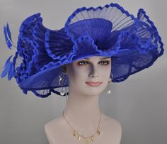 Church Suits And Hats, Sinamay Hat, Royal Ascot Hats, Sinamay Hats, Tea Party Wedding, Church Suits, Kentucky Derby Hat, Unique Purses, Derby Hat