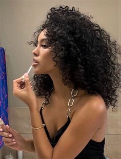 Foto Art, A Mirror, Curly Girl, Aesthetic Hair, Hair Goals, Hair Looks, Hair Inspo, Cute Hairstyles, Hair And Nails