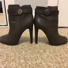 Tory Burch Bootie With Logo Medallion On The Side And Genuine Leather. The Heel Height Is Approximately 3 1/4 Inches With 3/4 Inch Platform. The Boot Shaft Height Is Approximately Four Inches. The Color Is Similar To An Olive-Grey Color. Tory Burch Shoes, Grey Color, Bristol, Bootie, Bootie Boots, Tory Burch, 4 Inch, Gray Color, Heel Height