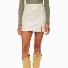 Aritzia Wilfred Faux Leather Skirt Size: 4 Color: Matte Pearl Leather Mini Skirt Outfit, Aritzia Skirt, White Skirt Outfits, Brown Mini Skirt, Grey Mini Skirt, Faux Suede Skirt, Red Mini Skirt, Miniskirt Outfits, A Line Mini Skirt