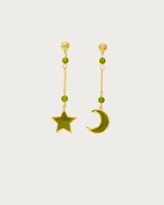 Materials: 18k gold plated brass, green resin Measurements: 55mm/2" in length, 14mm/0.5" in width En Route Jewelry, Hard Metal, Carnelian Stone, Star Moon, Funky Jewelry, Jewelry Pins, Dangly Earrings, Pearl Flower, Gems Jewelry