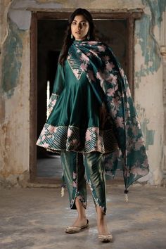 Kurta Pants, Tulip Pants, Short Frock, Frock Style, Pakistani Fashion Party Wear, Printed Dupatta, Indian Wedding Wear, Innovative Fashion, Indian Designer Outfits