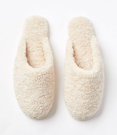 Loft Sherpa Slippers Size Small Popcorn Women's by Loft Size Regular - S Popcorn Women's Footwear, Polyester, Faux, Fur Sherpa Slippers, Fur Fashion, Women's Footwear, Popcorn, Effortless Style, Fabric Care, Faux Fur, Loft, Slippers