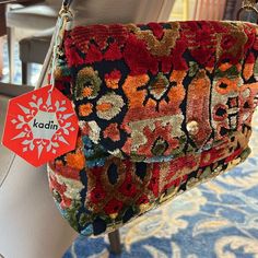 This Fantastic Vintage 1960s Cut Velvet Carpet Bag With Original Tags Has Never Been Used. Spotless Interior With One Zippered Pocket And One Unzipped Pocket. Gold Push Clasp And Handle Hardware, 10 Inch Drop From Stitched Faux Leather Handle. You Could Easily Add A Removable 1-Inch Leather Strap With Gold Buckles To Wear This As A Longer Crossbody Bag (~ Plenty Of Options On Amazon). Fantastic Saturated Colors, And A Great Bohemian Pattern. A Truly Great Vintage Piece! Rag Rug Purses, Carpet Handbags, Carpet Bag Purse, Upcycled Handbag, Pink Coach Purses, Handle Hardware, Velvet Purse, Velvet Carpet, Diy Bags Purses