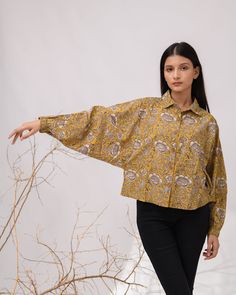 "Oversized Shirt Women, Button Down Printed Shirt, Ruffle Sleeve Shirt, Block printed crop shirt, Shacket for Women and Men, Baggy Shirt >KNOW YOUR SHIRT< - loose and roomy - available in printed 100% cotton and Linen blend fabrics  - the model is 172 cm high (regular XS - S) and is wearing size S.  - print in the picture - P25 - (Please choose colors from drop down menu). >FIT< - The shirt is Oversized  >COLOR< - The shirt is available in 36 printed cotton fabrics and 40 Linen Cotton Blend Fabrics  - We found out the fabric to be rather hard to photograph to have an exact color for exposure - fabric wrinkles often catches unexpected light and show thousands of shades in different positions and certain lights. The actual colors also vary due to your computer resolution and monitor color re Block Print Shirts Women, Casual Button-up Shirt With Blouson Sleeves, Summer Long Sleeve Cropped Shirt With Buttons, Long Sleeve Cropped Shirt With Buttons For Daywear, Long Sleeve Cropped Shirt For Daywear, Cropped Button Blouse For Fall, Cropped Relaxed Fit Blouse With Buttons, Cropped Blouse With Buttons For Fall, Cropped Fall Blouse With Buttons