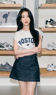 Actor Wallpaper, Female Idols, Photoshoot Poses, Record Producer, Korean Actors, Korean Girl, Actors & Actresses, New Balance