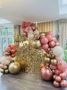 gold backdrop with balloon garland Rose Gold Balloon Garland, Baloon Garland, Gold Balloons Decorations, 18th Party Ideas, Gold Balloon Garland, Shimmer Wall Backdrop, Gold Birthday Party Decorations, Quince Decorations, Gold Backdrop