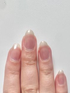 Natural Almond Shaped Nails Short, Round Clear Nails, Short Natural Nail Polish Ideas, Nail Shapes For Natural Nails, Clear Nails Polish, Clear Gel On Natural Nails, Clear Nail Manicure, Clear Clean Nails, Clear Dip Powder Nails Natural Short