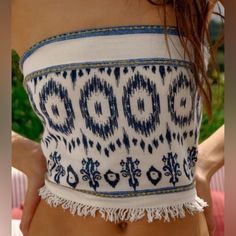 Blue And White Strapless Cotton Crop Top For Beach, Light Blue Tube Top For Beach In Summer, Blue Bandeau Summer Top, Blue Strapless Top For Vacation, Blue Strapless Beach Top, Strapless Blue Beach Top, Summer Blue Cotton Tube Top, Blue Cotton Tube Top For Summer, Blue Sleeveless Tube Top For Vacation