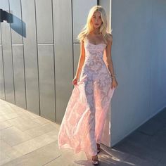 Pink Floral Lace Maxi Dress Floral Lace Maxi Dress, Vestidos Color Rosa, Pink Corset, Evening Dresses With Sleeves, Prom Dress Styles, Lace Prom Dress, Long Bodycon Dress, Dress Sleeve Styles, Mini Robes