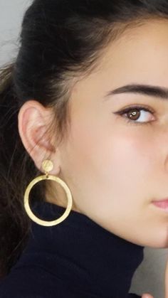 Spring Jewelry Trends, Gold Round Earrings, Minimalist Earrings Gold, Cocktail Earrings, Gold Earrings For Women, Chunky Earrings, Gold Statement Earrings, Spring Jewelry, Crystal Stud Earrings