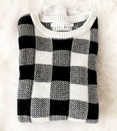 Beautiful Black and White cozy Plaid checkered Longsleeve fitted round neck knit sweater.Fits true to size.Excellent condition. Retail Price: $78.95 Cozy Plaid Sweater, Plaid Crew Neck Sweater For Fall, Fall Plaid Knit Sweater, Cozy Plaid Long Sleeve Sweater, Cotton Plaid-patterned Winter Sweater, Plaid Cotton Sweater For Fall, Plaid Sweater For Fall, Knit Sweatshirt For Fall, Winter Plaid Knit Sweater