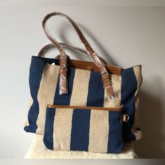 1980 Sr2 Blue And Cream Striped Summer Bag With Makeup Bag Blue Canvas Shoulder Bag For Errands, Blue Canvas Beach Bag For Shopping, Blue Canvas Bag For Errands, Blue Crossbody Canvas Bag For Shopping, Blue Tote Canvas Bag For Errands, Blue Beach Bag With Removable Pouch, Blue Beach Bag With Leather Handles For Travel, Blue Beach Bag With Removable Pouch For Everyday Use, Blue Canvas Bag With Double Leather Handles