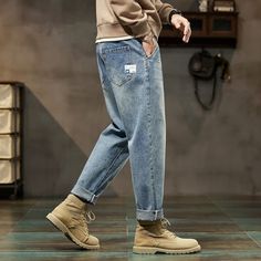 Diese Loose Fit Streetwear-Jeans ist eine moderne Interpretation eines Klassikers. Sie hat einen mittleren Schnitt, der sich perfekt an Ihren Körper anpasst, aber nicht zu hoch sitzt, und ein gerades Bein, das ihr einen entspannten Charakter verleiht. Die Jeans mit innerem Stretchanteil sorgt den ganzen Tag über für ein angenehmes Tragegefühl und eignet sich perfekt für Wochenendausflüge mit Freunden und Loungewear-Tage zu Hause.




Material: Denim


Anwendbare Saison: Vier Jahreszeiten

Stil:L Casual Straight Washed Blue Bottoms, Casual Washed Blue Straight Bottoms, Casual Slim Fit Winter Bottoms, Casual Slim Fit Bottoms For Winter, Blue Straight Pants For Fall, Medium Wash Straight Leg Pants For Winter, Blue Straight Pants With Relaxed Fit, Spring Casual Straight Pants, Light Wash Straight Fit Casual Pants