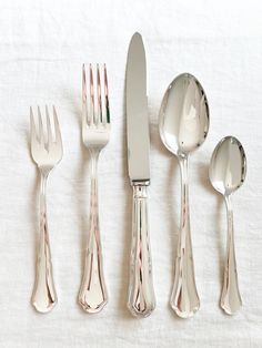 barocchino flatware silver plated Pearl Wedding Forks And Knives, Silver Silverware Table Setting, Silver Plate Flatware, Silverware Spoon, Wedding Cutlery, Recycle Design, Silver Spray, Fairytale House, Table Knife