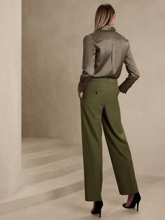 Sculpted Straight Pant | Banana Republic Factory Structured Bottoms For Workwear In Fall, Structured Fitted Pants For Fall, Chic Structured Fitted Pants, Structured Fitted Bottoms For Business Casual, Structured Pants For Fall Workwear, Modern Structured Pants For Workwear, Structured Bottoms For Office In Fall, Structured Fall Office Bottoms, Structured Fitted Bottoms For Semi-formal Occasions