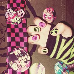 #scene #сценкид #сцен Nail Art Emo, Scenecore Makeup, Scene Nostalgia, Scene Zombie, Scene Crafts, Scene Nails, Scene Kid Art, Pastel Scene