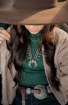 Country Outfits Cold Weather, Western Christmas Party Outfits Women, Western Shein Outfits, Green Cowgirl Outfit, Feminine Western Outfits, Green Western Outfit, Western Outfits Women Spring, Cowgirl Style Outfits Winter, Texas Style Fashion