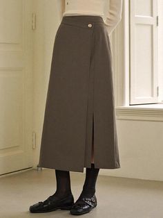 Composition : POLYESTER 92% + SPAN 8%Color : BROWN,BLACKCountry of Origin : Republic of Korea Long Brown Lined Skirt, Non-stretch Brown Long Skirt, Brown Skirt With Button Closure, Brown Full-length Maxi Skirt, High-waist Brown Skirt With Button Closure, Long Skirt, Composition, Skirt, The Originals