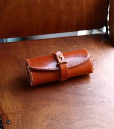 >>The glasses case is handcrafted from the top layer of cowhide, with a soft velvet fabric and delicate touch experience, which can effectively protect the glasses and avoid scratches. The exquisite stitching and stitching are carefully processed to ensure smooth and tough stitching. >>Handmade products, each with its own unique differences, each with processing marks and unique characteristics of natural leather. Hardware has natural oxidation and slight impact scratches, leather has small scra Leather Eyeglass Cases, Glasses Storage, Handmade Sunglasses, Tan Cowhide, Eyeglass Case, Handcrafted Leather, Glasses Case, Handmade Products, Soft Velvet