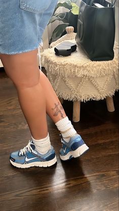 Pretty Sneakers, Dr Shoes, Trendy Shoes Sneakers, Basket Style, Pretty Shoes Sneakers, Kicks Shoes, Shoes Outfit Fashion, Shoe Wishlist, Cute Nike Shoes