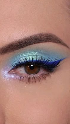 Makeup Looks For Summer, Colorful Makeup Looks, Peacock Eye Makeup, Blue Eye Makeup Tutorial, Evening Eye Makeup, Bright Eye Makeup, Eye Makeup Techniques, Eye Makeup Steps