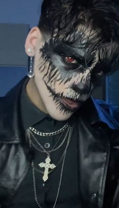 Extreme Halloween Makeup, Gothic Makeup Men, Demon Makeup Men, Goth Men Makeup, Easy Halloween Makeup For Men, Halloween Makeup For Boys, Extreme Eyeliner, Halloween Makeup Men, Guys Halloween Makeup