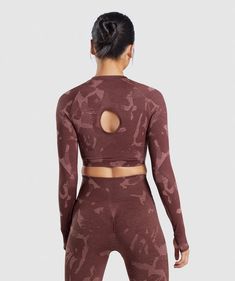 Gymshark Adapt Camo Seamless Long Sleeve Crop Top - Savanna | Cherry Brown | Gymshark Cherry Brown, Gym Outfits, Ribbed Shorts, Cutout Design, Small Crop Tops, Crop Top And Shorts, Long Sleeve Crop, Gym Wear, Gym Outfit