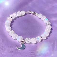 Beautiful Rainbow Moonstone & Sterling Silver Bracelet 🌈🌙 Our Rainbow Moonstone bracelet is not only stunning but will also help you to feel empowered and let your inner confidence shine through! Use this enchanting bracelet whenever you feel like you need that helping hand to feel empowered in yourself. Let it's powerful vibrations guide you feel like your best self!  Rainbow Moonstone can also be very powerful in strengthening your intuition. It's high vibrations help you in seeing the unsee Rainbow Moonstone Bracelet, Moonstone Bracelet Ideas, Moonstone Crystal Aesthetic, Scientific Facts, Psychic Gifts, Rainbow Moonstone Jewelry, Inner Confidence, High Vibrations, Feel Empowered