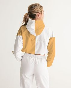 White Long Sleeve Windbreaker With Contrast Color, White Windbreaker With Contrast Color For Fall, White Contrast Color Windbreaker For Fall, Casual White Windbreaker With Contrast Color, Casual Fitted White Windbreaker, White Stretch Outerwear For Spring, White Spring Windbreaker For Sports, Spring Sports White Windbreaker, White Nylon Athleisure Outerwear