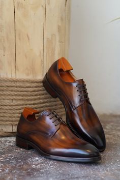 Elevate your footwear collection with these exquisite Brown Patina Derby Shoes. Hand-finished to perfection, the rich patina leather develops a unique character with every wear. The open lacing system and sleek design offer versatile styling options, ideal for formal and business casual occasions. Mens Derby Shoes, Traje Casual, Loafer Sneakers, Macedonia, Derby Shoes, Madagascar, Mauritius, Ghana, Guatemala