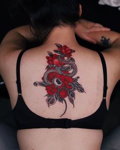 Flower and snake back tattoo Snake Back Tattoo, Snake Tattoo Ideas, Baby Cobra, Snake Tattoo Meaning, Tattoo Snake, Cool Snakes, Snake Tattoos, Forearm Tattoo Design, Scary Tattoos