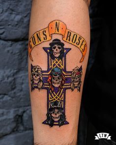 Rose Tat, Traditional Black Tattoo, Rock N Roll Art, Tattoo Project, Rose Drawing, Axl Rose, Music Tattoos