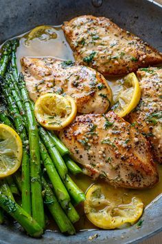 chicken, asparagus and lemon slices in a pan