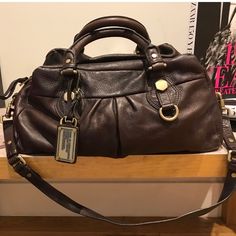 Great Condition 15” W Modern Satchel For Errands With Branded Hardware, Vintage Marc Jacobs, Bohemian Style Men, Bags Marc Jacobs, Marc Jacobs Handbag, Handbag Essentials, Workout Fits, What In My Bag, Marc Jacobs Bag