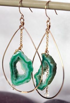 Green Agate Druzy Geode Slice hoop earrings.  Unique and unusual.  Every slice of agate druzy is one of kind.  Each agate slice  has a center cut out with a glistening druse of crystals.The gold hoop earring is handcrafted from 14k gold filled wire and hammered at the bottom for texture and shine.The agate druzy slice hangs from a gorgeous 14k gold filled textured chain.  A AAA moonstone rondelle completes the chain. Agate Drop Earrings, Handmade Gold Agate Earrings, Diy Druzy Earrings, Gold Agate Drop Earrings, Geode Jewelry, Geode Earrings, Druzy Jewelry, Druzy Earrings, Jewelry Inspo