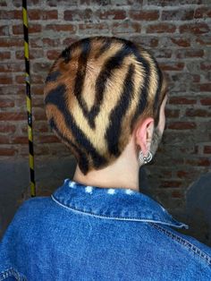 Tiger Hairstyle, Tiger Hair, Buzz Cut Styles, Androgynous Haircut, Ocean Hair, Buzzed Hair, Buzz Cuts, Hair Patterns