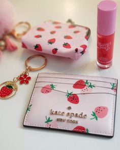 Kate Spade Strawberry Bag, Strawberry Elephant, Strawberry Wallet, Strawberry Stuff, Strawberry Aesthetic, Crochet Coffee Cozy, Stylish Iphone Cases