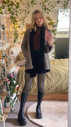 Clothes Grunge Aesthetic, Alicia Jade, Cozy Fall Outfits Aesthetic, Aesthetic Clothes Grunge, Fall Outfits Aesthetic, Clothes Grunge, Dark Academia Outfit, Aesthetic 2024, Academia Outfits