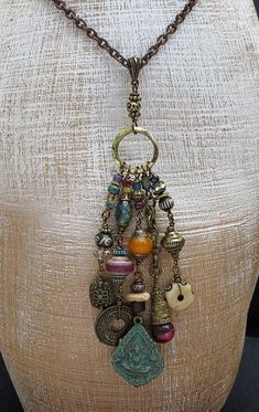 Czech Beads Jewelry, Artsy Crafts, Bead Animals, Beaded Pendants, Essential Oil Necklaces, Beautiful Baubles, Tila Beads, Dangle Necklace, Vintage Jewelry Crafts