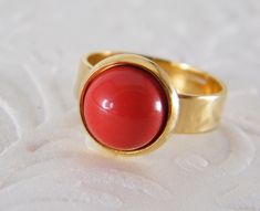 Red coral stone (colored stones) set in 21k gold plated ring. Daily pretty ring. Great gift for any women. Size: 10 mm stone,the ring adjustable,can fit for any finger. For different stone please contact me. For matching dangle earrings: /www.etsy.com/listing/257154146/ For stud earrings: https://www.etsy.com/listing/258660644 💎 Your item will be send in beautiful gift box 💎 It will be ready to ship 1-2 days 💎 Delivery speed 14-21 business days, this is international shipping 💗 Thank you for Red Gemstone Dome Ring, Gem Stone Ring, Red Stone Ring, Chic Rings, Gold Cocktail Ring, Coral Ring, Gold Cocktail, Coral Jewelry, Majorca