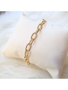 Beautiful Gold Plated Oval Link Chain Bracelet that is: - Handmade - Made in Turkey - Length: 10.6 inches  - Material: Gold Plated Stainless Steel - Style: Symbol - Estimated Delivery: 3-5 Days - FREE SHIPPING  Would make a great gift! Everyday Oval Gold Chain Bracelet, Everyday Oval Metal Chain Bracelet, Everyday Oval Chain Bracelet, Chunky Chain Oval Bracelet, Link Chain Bracelet, Wedding Jewelry Bracelets, Rochester Ny, Wedding Bracelet, Link Chain